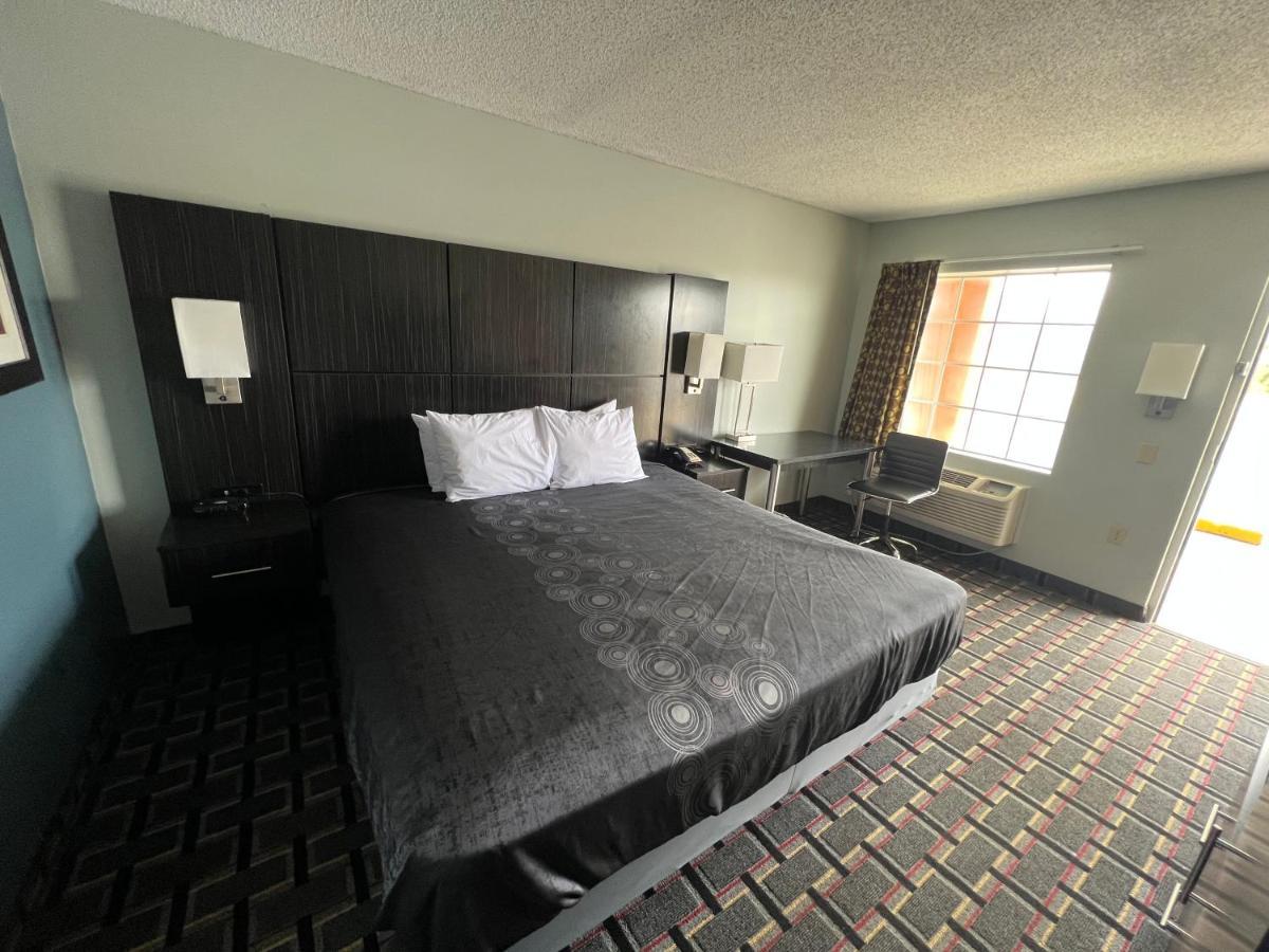 Executive Inn Pelham Bagian luar foto